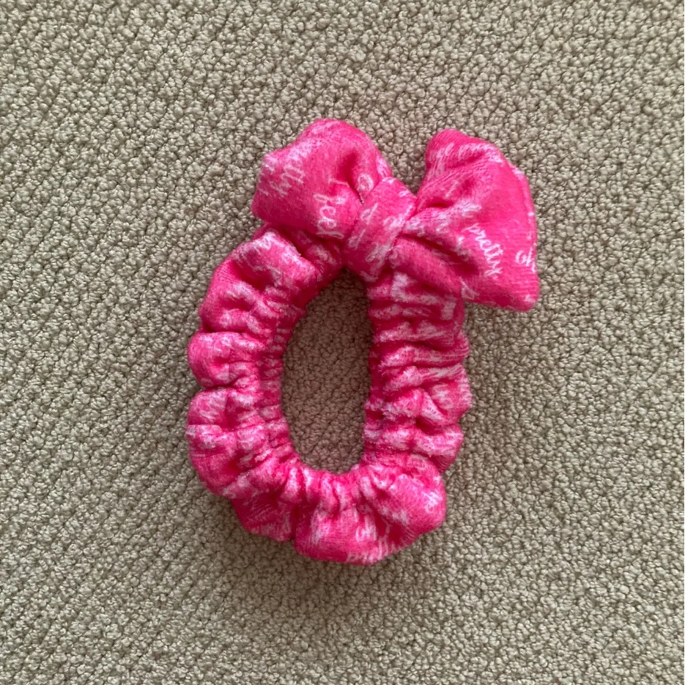 Hot Pink “I Feel Pretty” Plush Spa Headband with Bow Fluffy Stretchy Like New